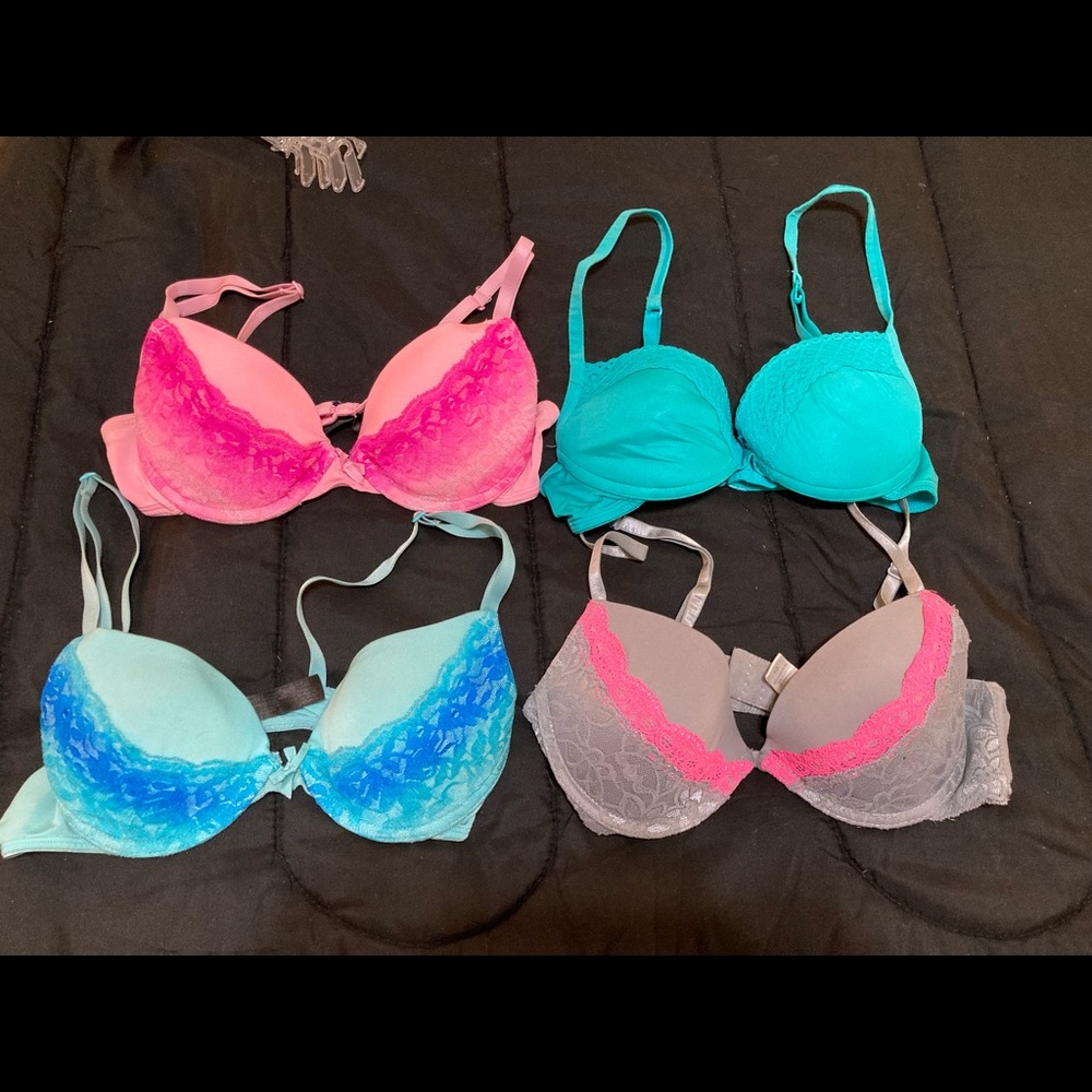 Lot of 4 very nice padded push up bras 34 B